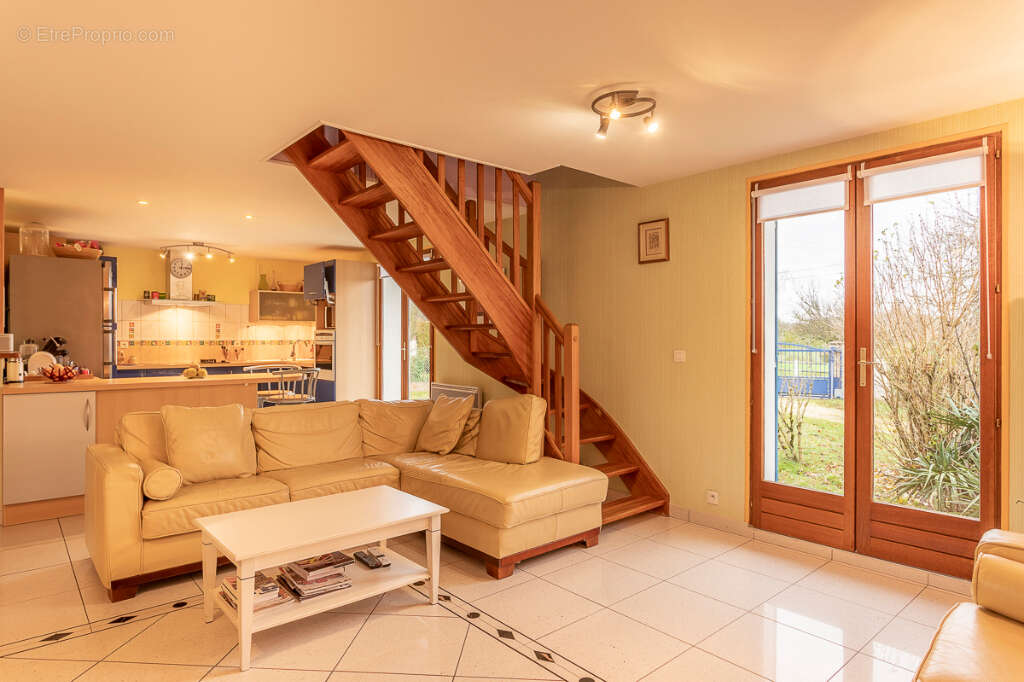 Maison La Chapelle Montmartin 9 pièces 170 m2 - photo 4