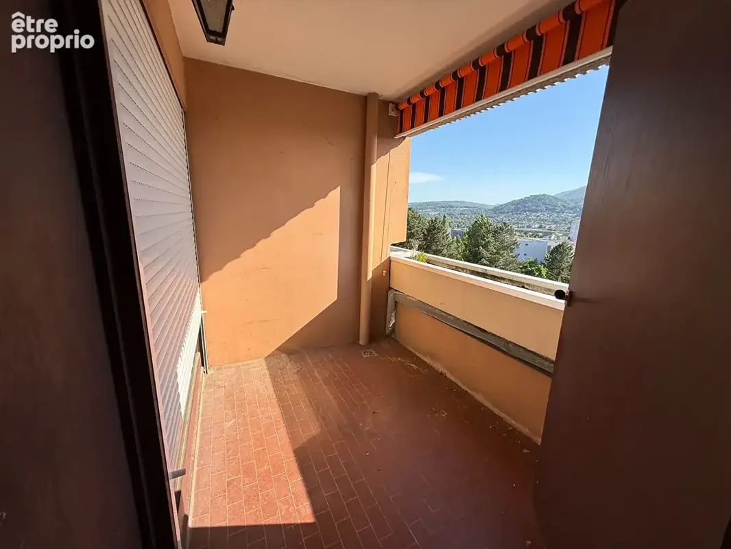 A vendre à ANNEMASSE, grand T3  traversant de 75.43 m² au dernier étage, vue Genève et Jura - photo 6