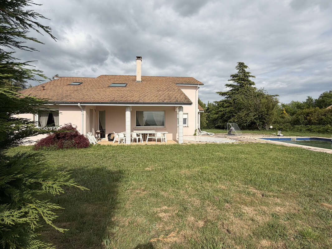 Maison à LA TOUR-EN-JAREZ