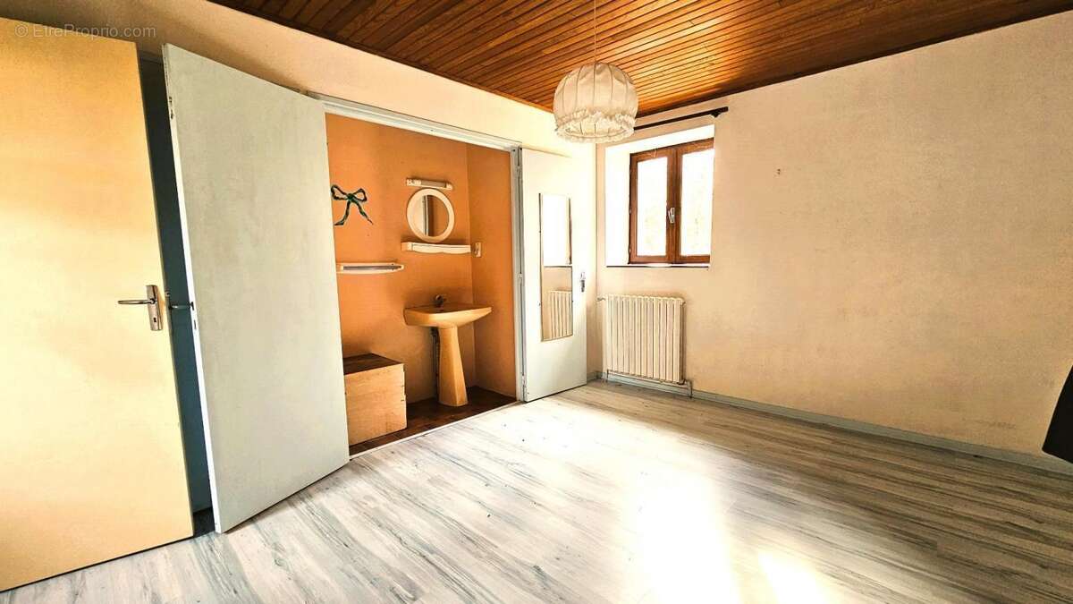 Maison à PUYLAROQUE