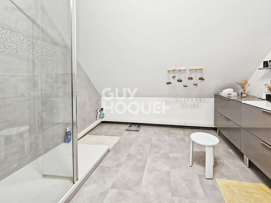Appartement à FONTENAY-TRESIGNY