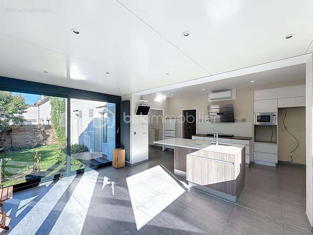 Maison à LES PAVILLONS-SOUS-BOIS