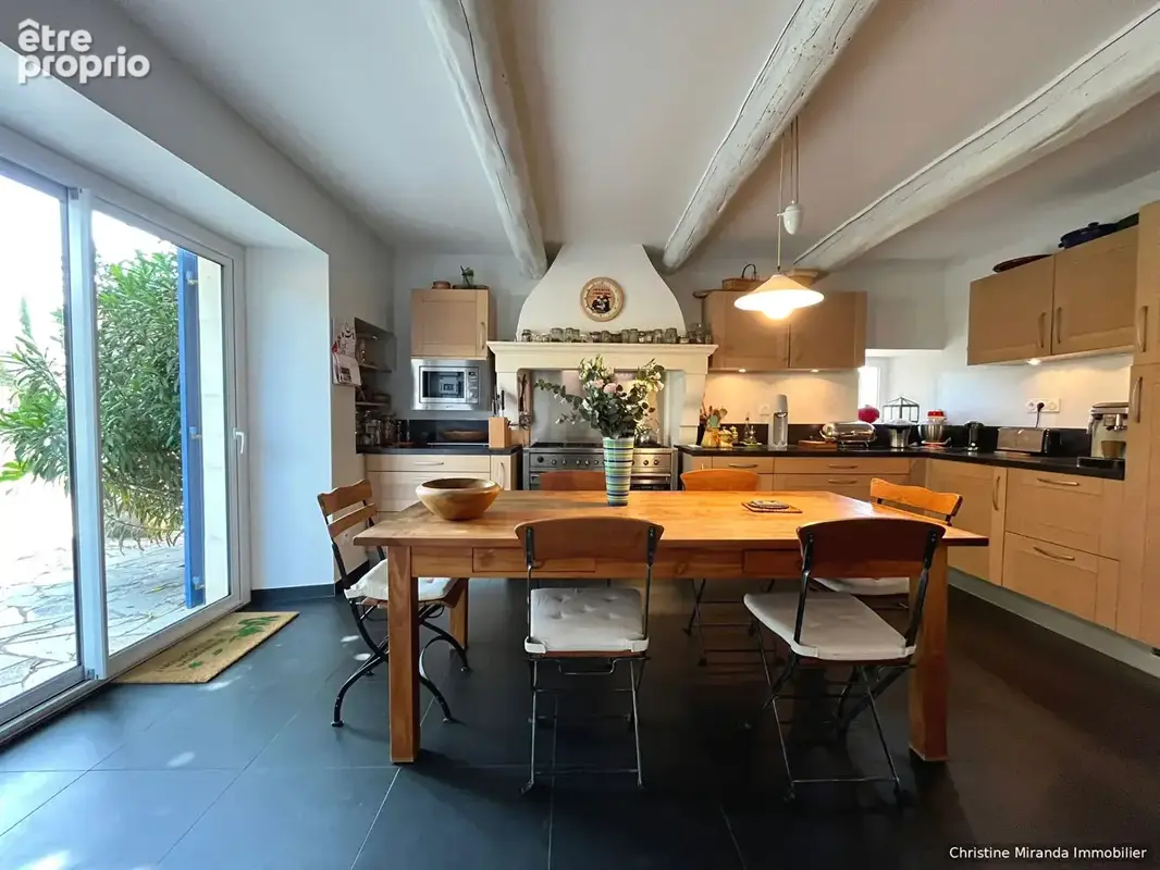 Ancienne ferme provençale de 170 m² avec piscine et dépendances sur 5 131 m² - photo 9