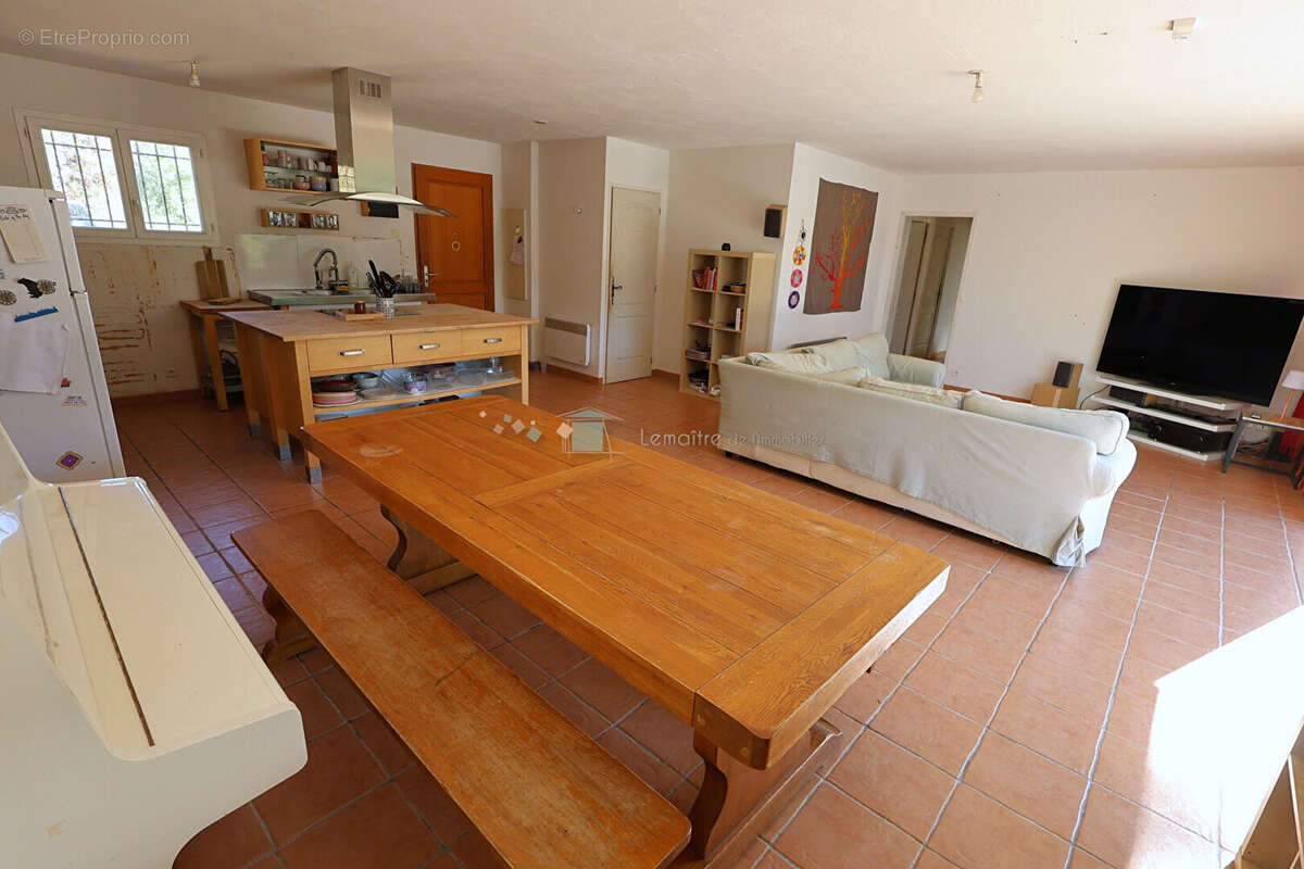 Maison à SAINT-CEZAIRE-SUR-SIAGNE