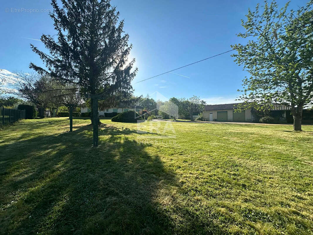 Maison à MONTPON-MENESTEROL