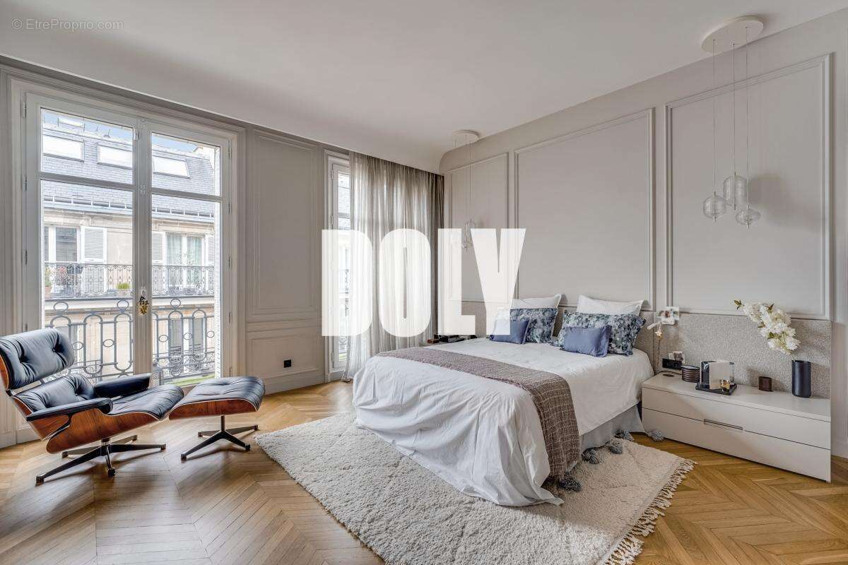 Appartement à PARIS-8E