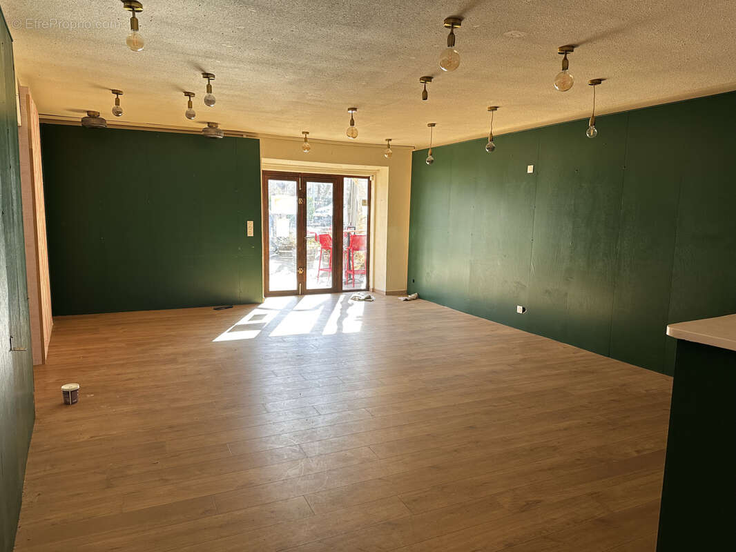 Commerce à LAGRASSE