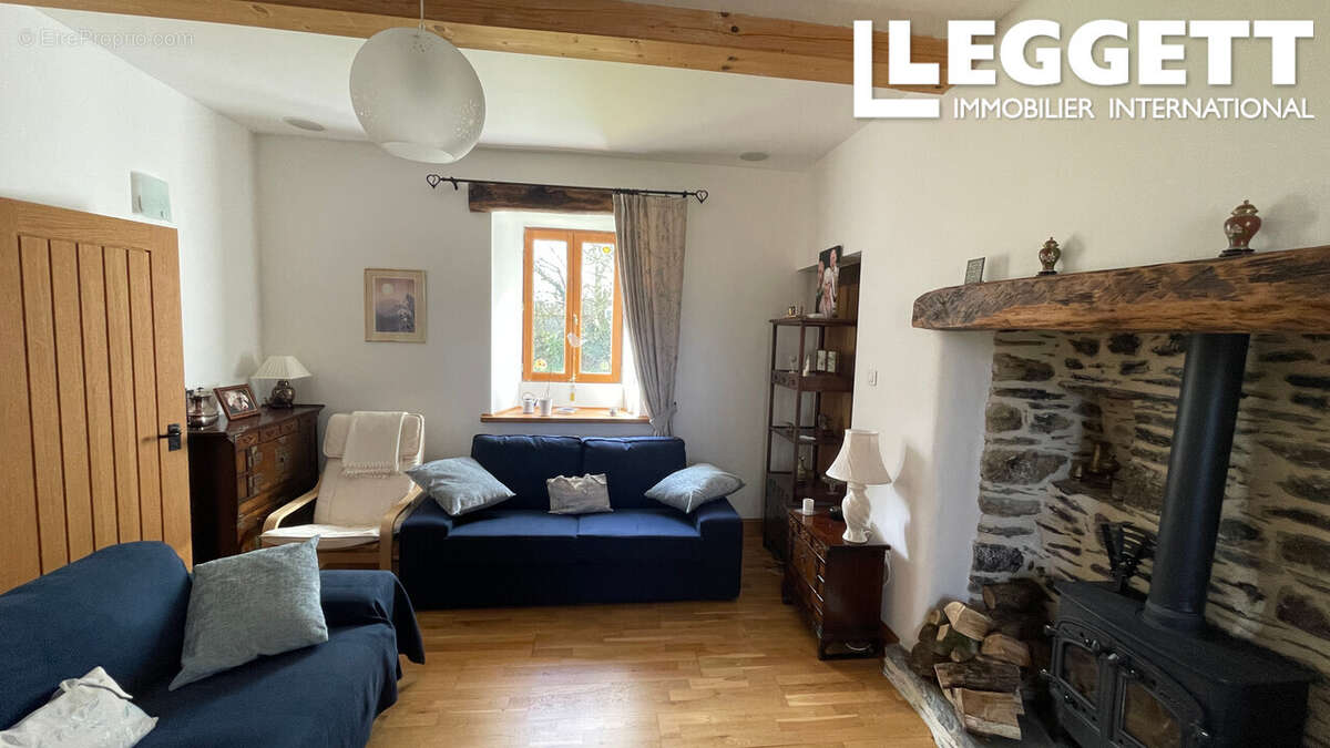 Superbe maison en pierre de caractère avec deux chambres, située dans un hameau paisible, sur un terrain de 2 - photo 6