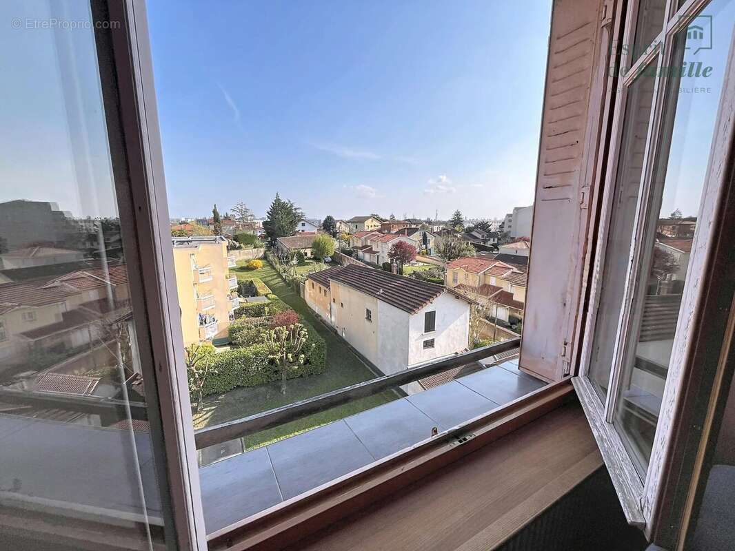 Au coeur de Sathonay Camp, T2 de 52,42m2, vendu loué - photo 7