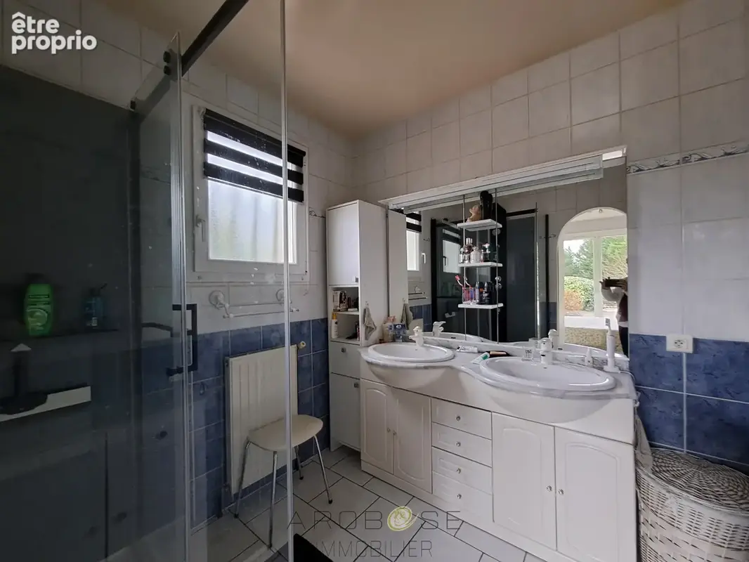 Maison familiale de plain-pied avec véranda, piscine et grand jardin - photo 10