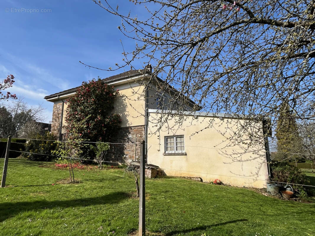 Charmante maison familiale avec jardin fleuri et garage - photo 16