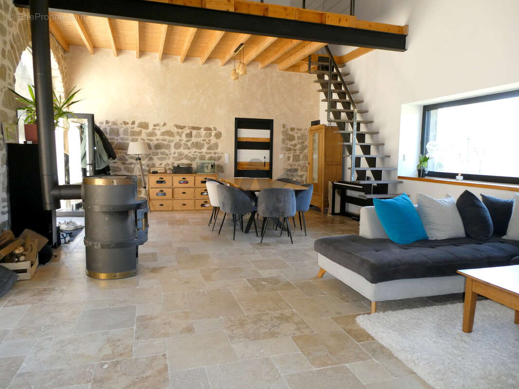Maison à SAINT-MARTIN-LESTRA