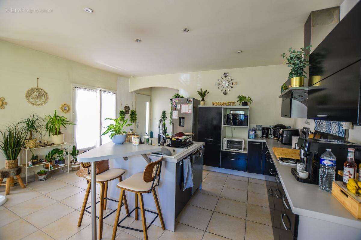 Maison à Vendre à Rochefort du Gard, 5 chambres, piscine - photo 7
