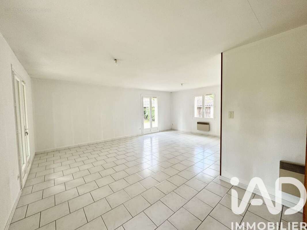 Maison 120 m² à Barbezieux-Saint-Hilaire  - photo 4