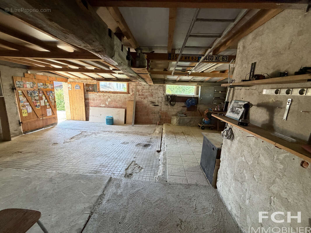 Maison de campagne avec 2 garages et dépendances - photo 23