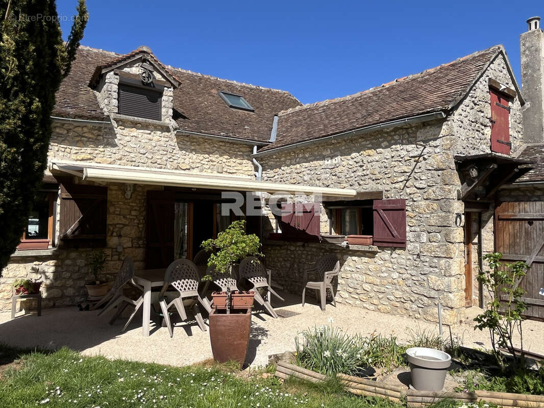 Maison à LA CHAPELLE-LA-REINE