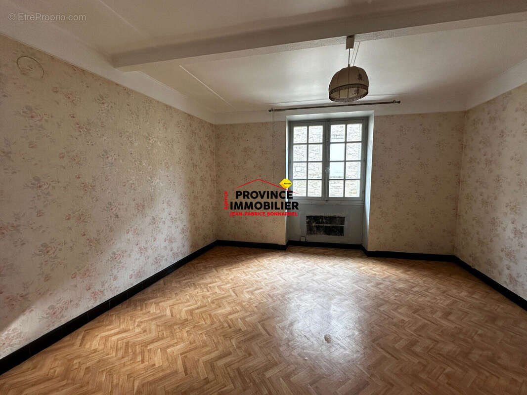 Maison 126 m² à Grignan  - photo 4