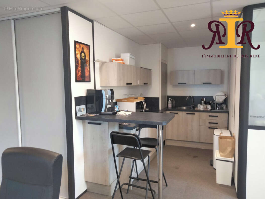 Commerce à CHATEAUNEUF-LE-ROUGE