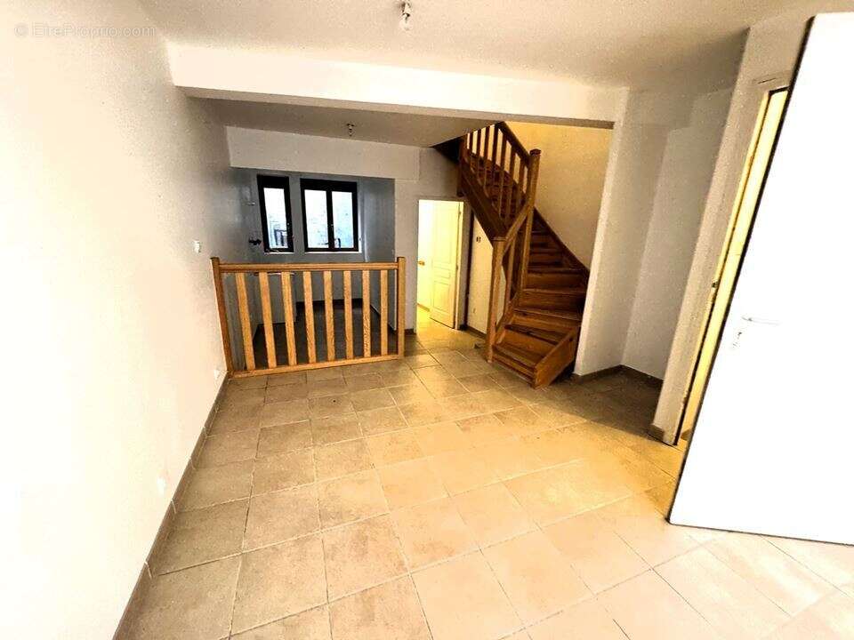Appartement 108 m² à Saint-Etienne  - photo 4