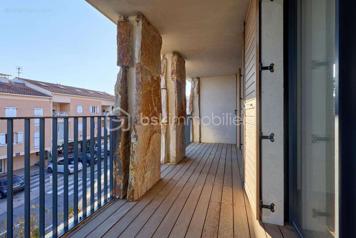 Appartement à BORMES-LES-MIMOSAS