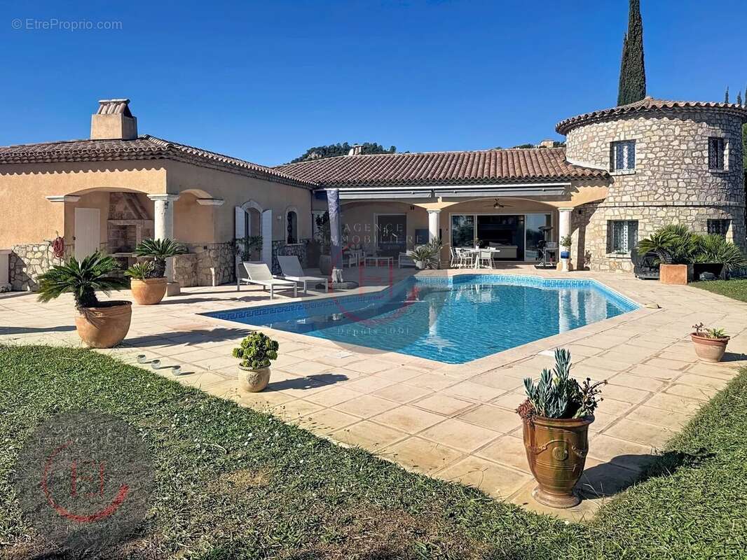 Maison à LES ADRETS-DE-L&#039;ESTEREL