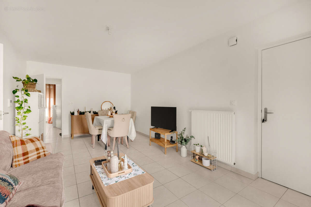 Appartement à BEAUZELLE