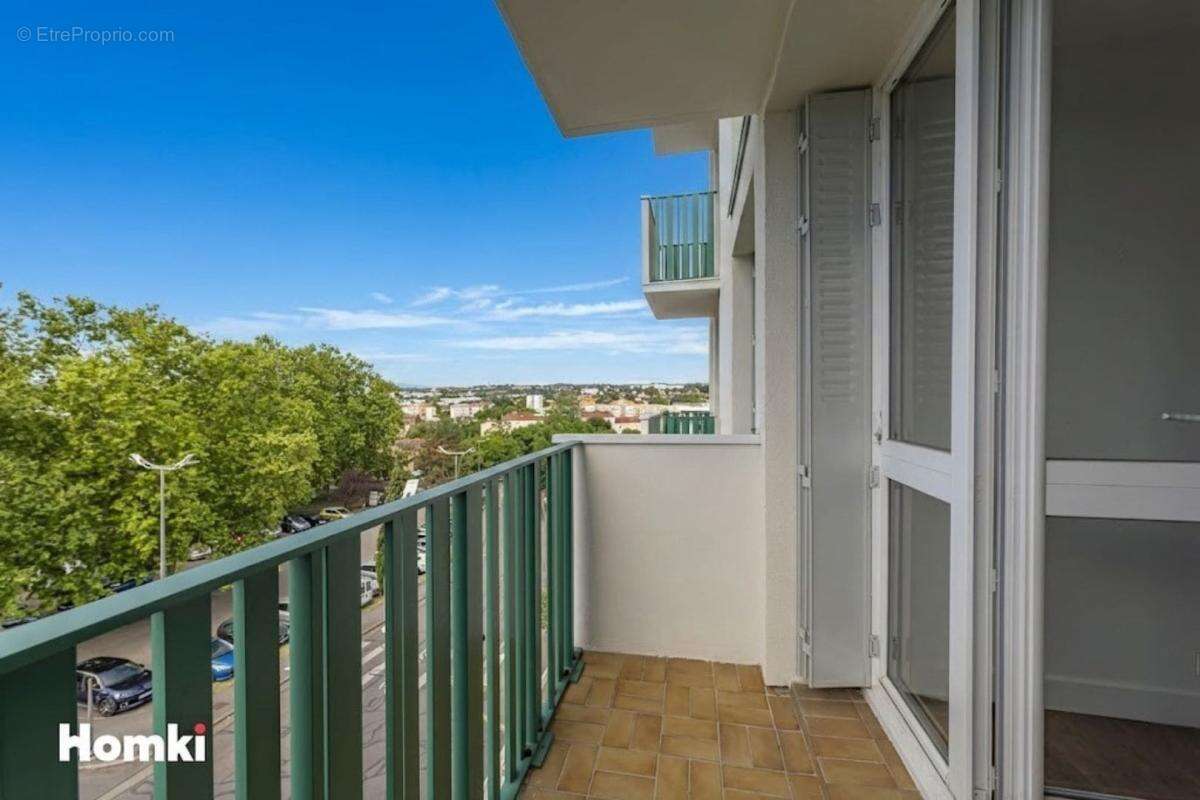 Appartement à PIERRE-BENITE