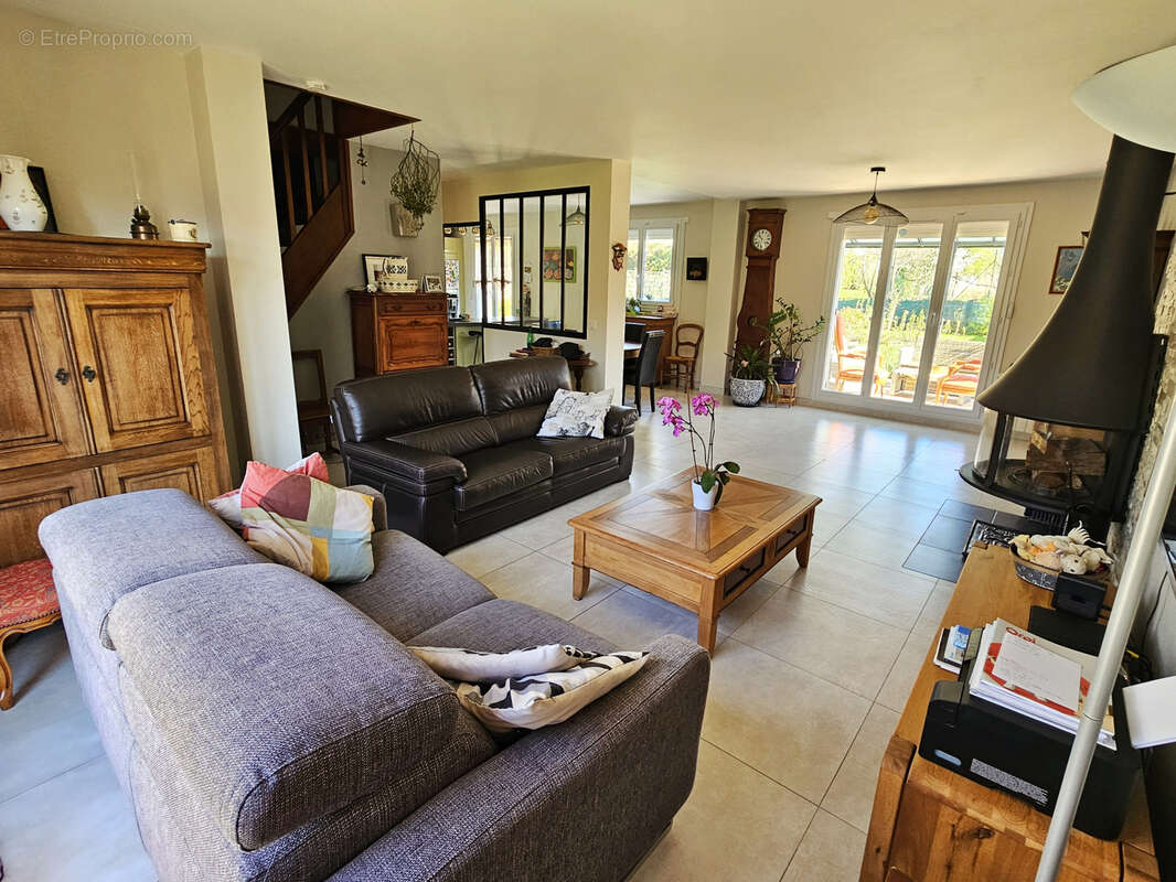 Maison à MANDRES-LES-ROSES