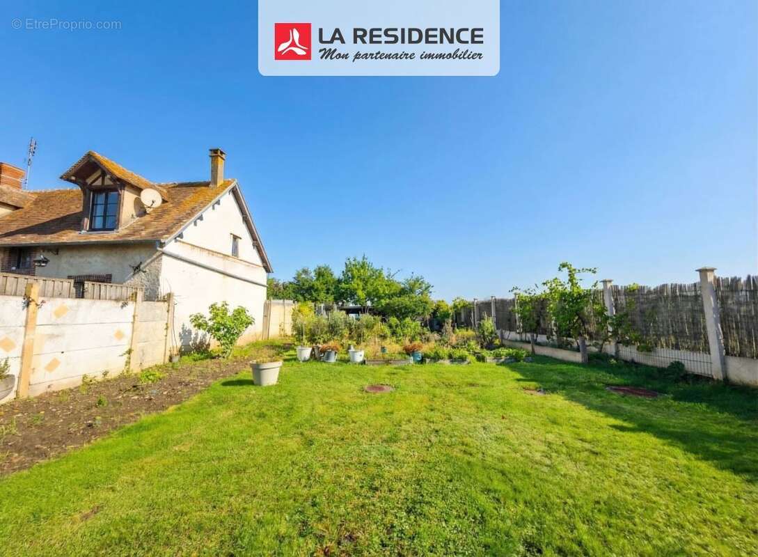 Maison à HOUDAN
