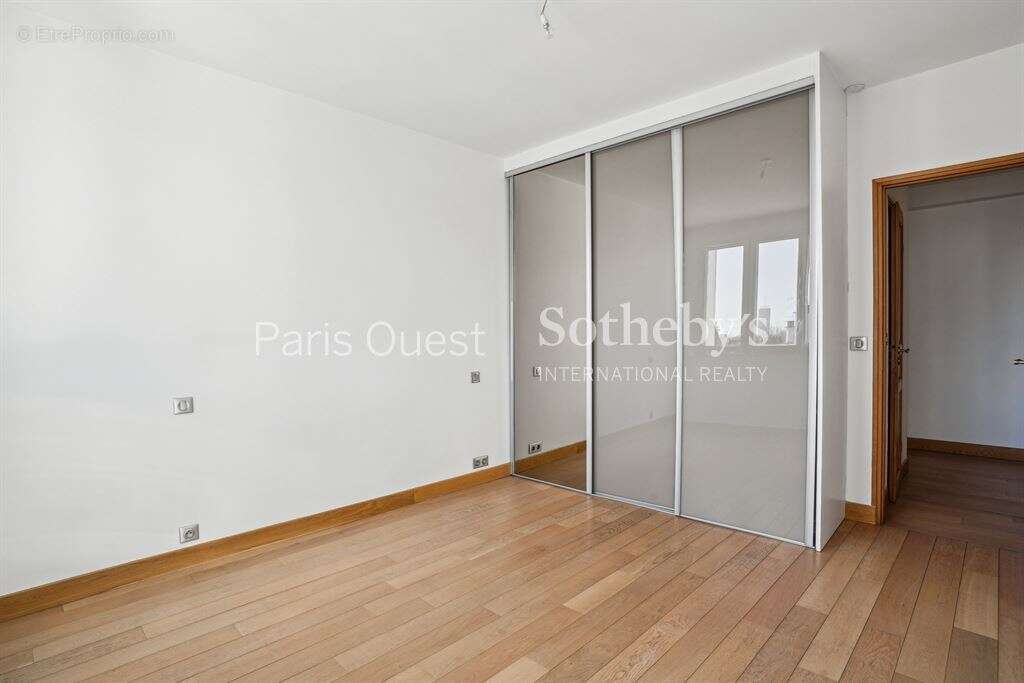 Appartement à NEUILLY-SUR-SEINE