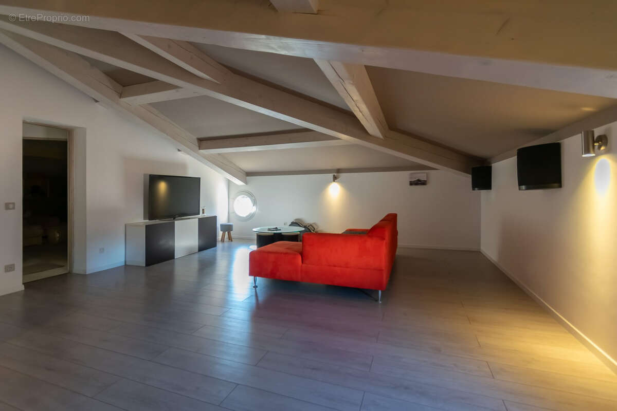 Maison familiale avec studio indépendant, piscine et grand terrain - photo 19