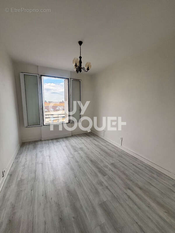 Appartement à LES PAVILLONS-SOUS-BOIS