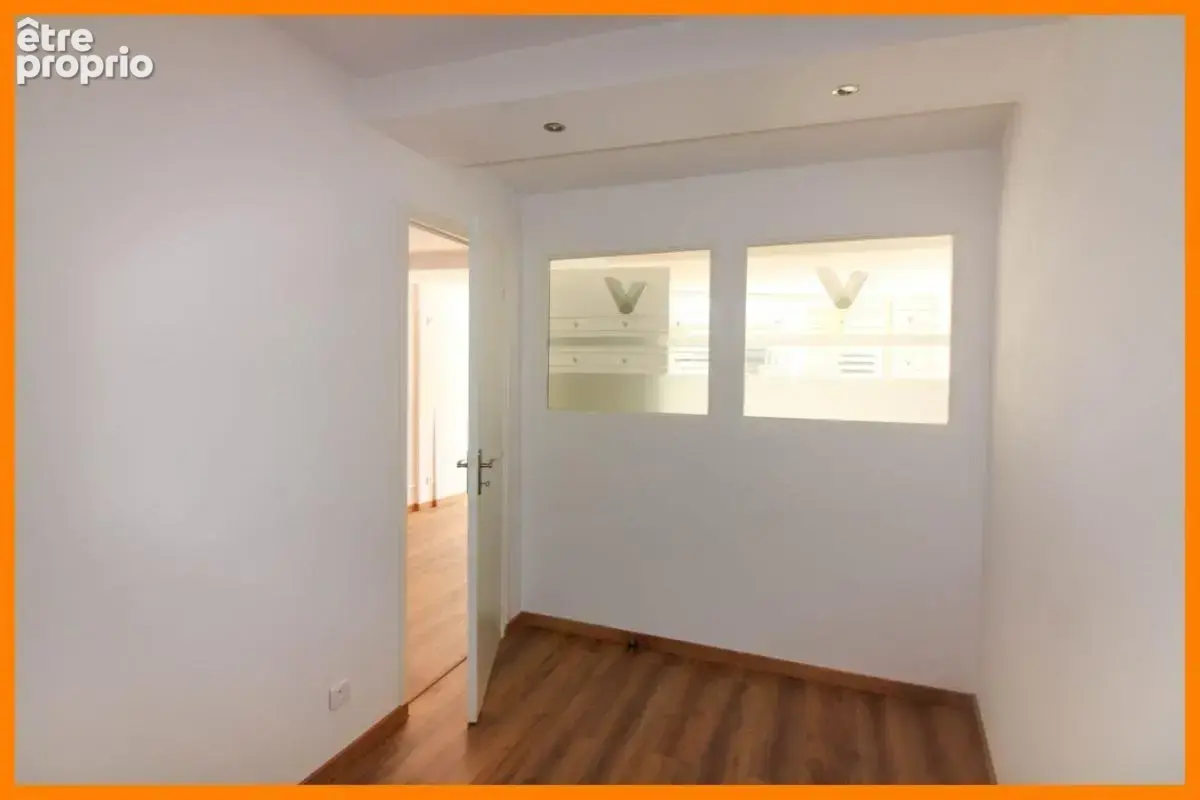 Commerce 60 m² à vendre à Montluel (01120) - photo 4