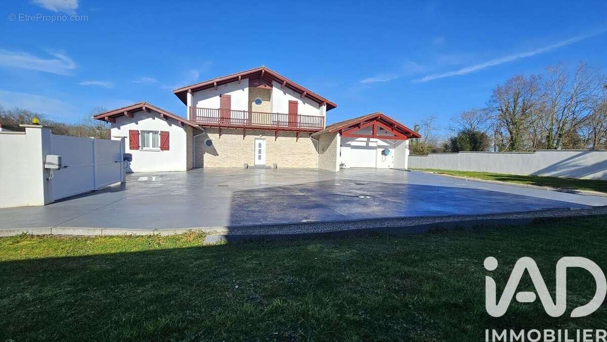 Maison 203 m² à Sames  - photo 4
