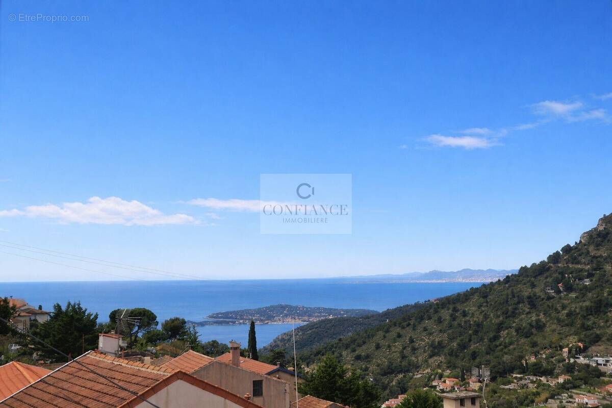 Appartement à LA TURBIE