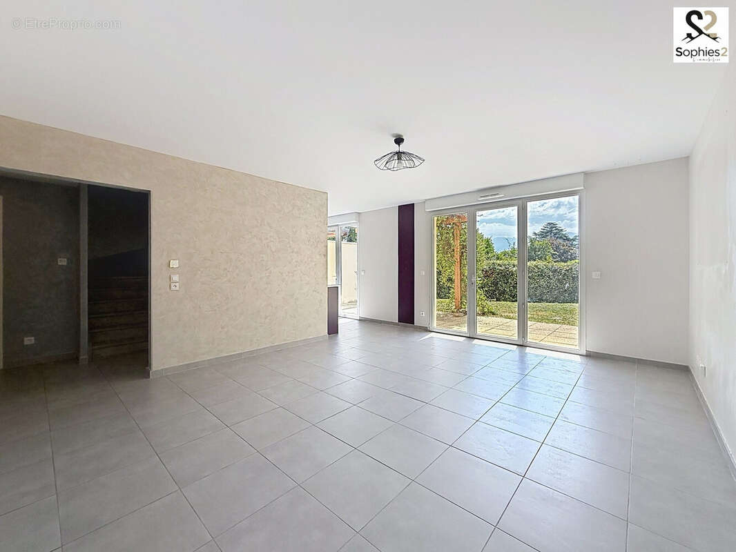 Maison 91 m² à Claix  - photo 3