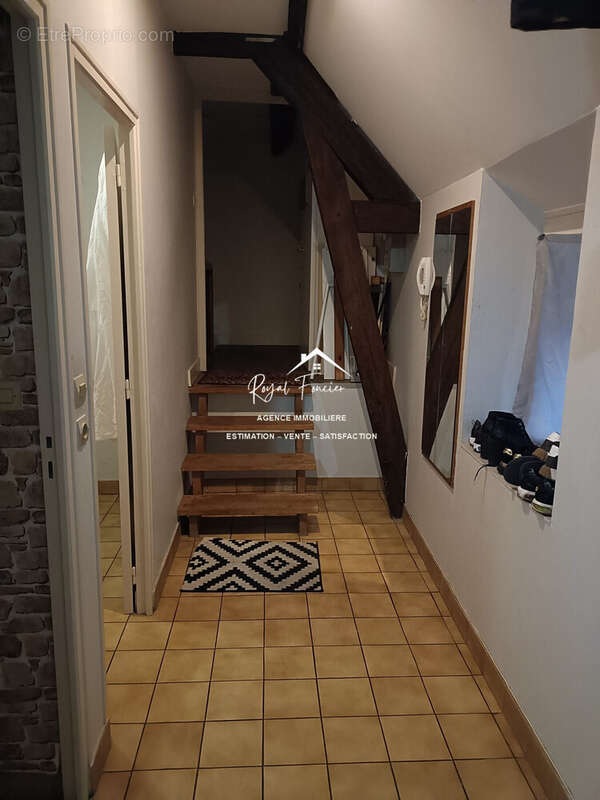 Entrée  - Appartement à CHATELLERAULT