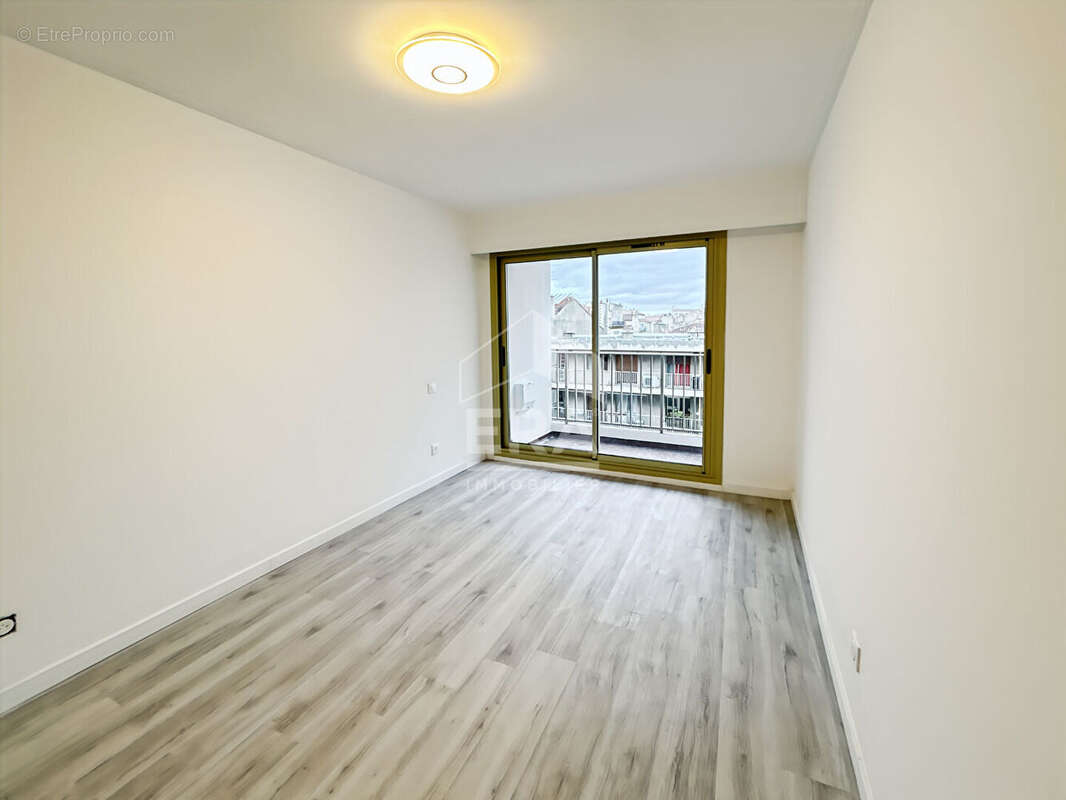 Appartement à MARSEILLE-1E