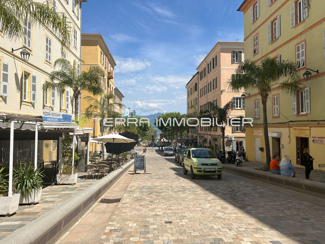 Commerce à AJACCIO