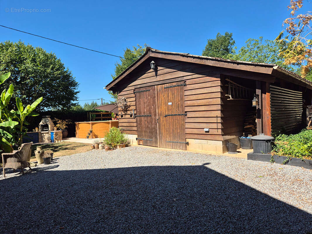 CORRÈZE. PEYRISSAC. Maison en pierre avec 3 chambres, gîte en pierre, garage et jardin de 2 062 m². - photo 18