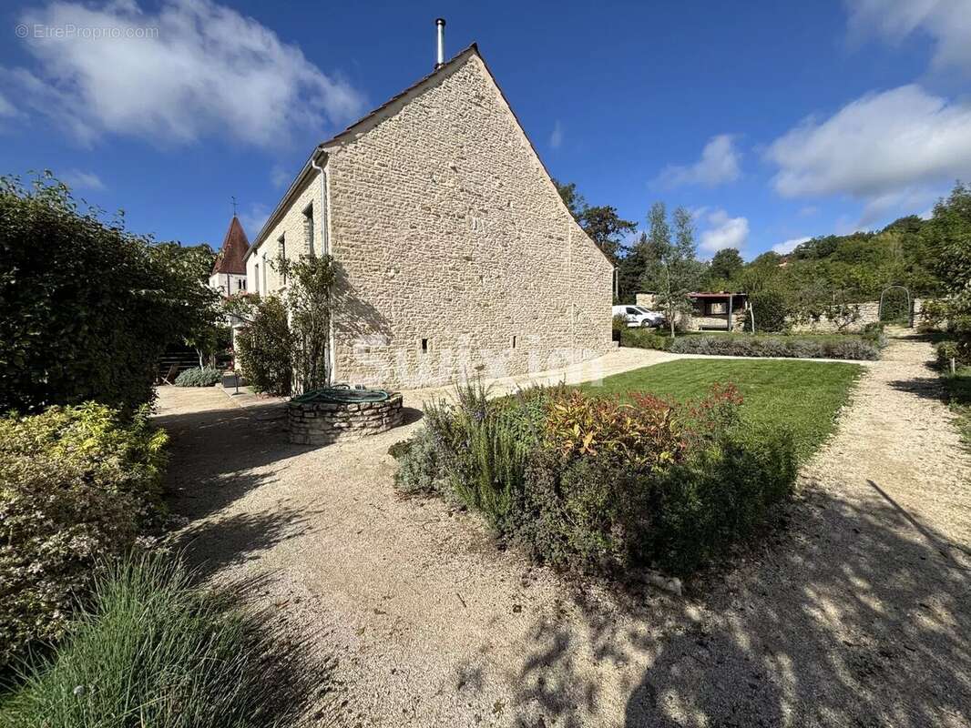 Maison de caractère rénovée avec élégants volumes - photo 3