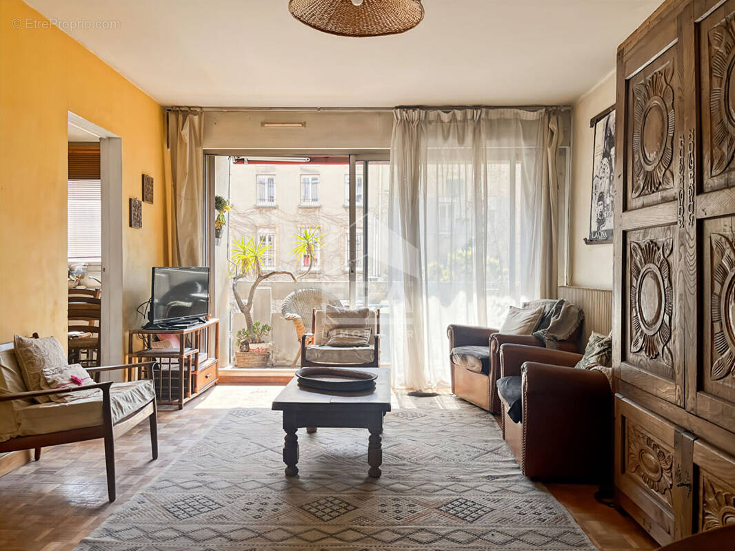 Appartement à MARSEILLE-4E