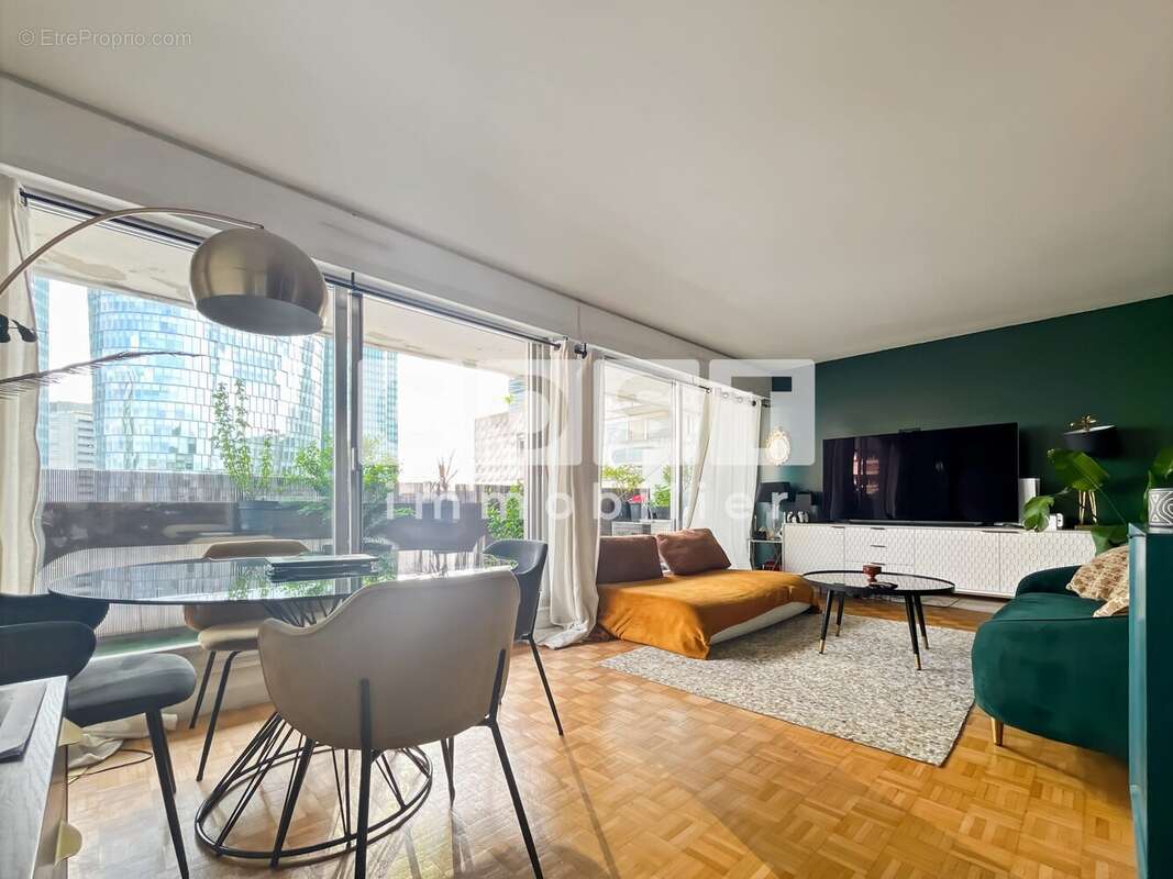 Appartement à COURBEVOIE