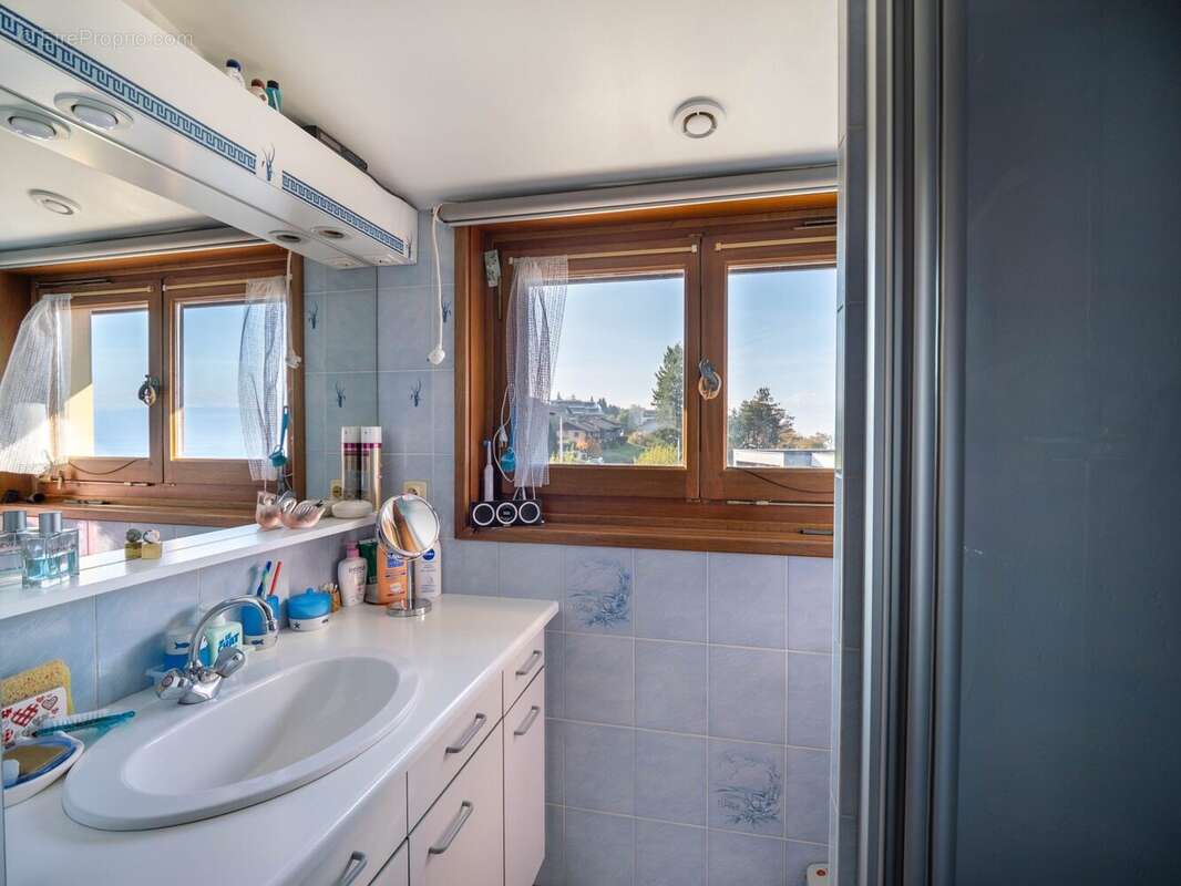 Salle d&#039;eau étage - T3 Duplex - Maison à NEUVECELLE