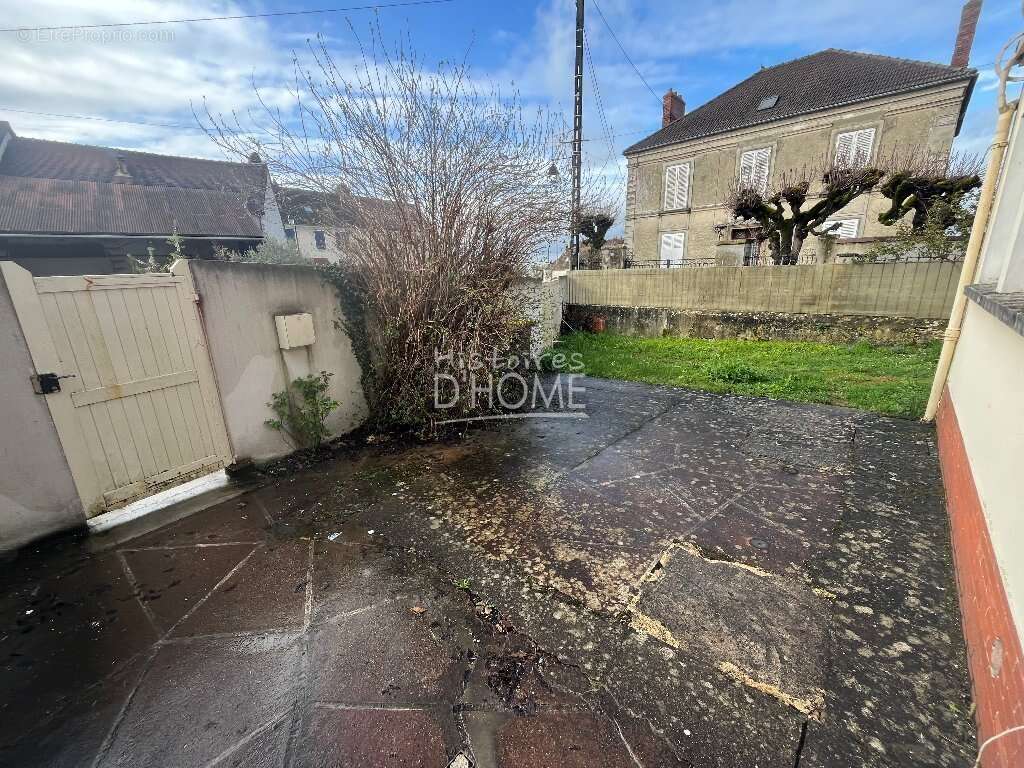 Maison à JOUY-LE-CHATEL