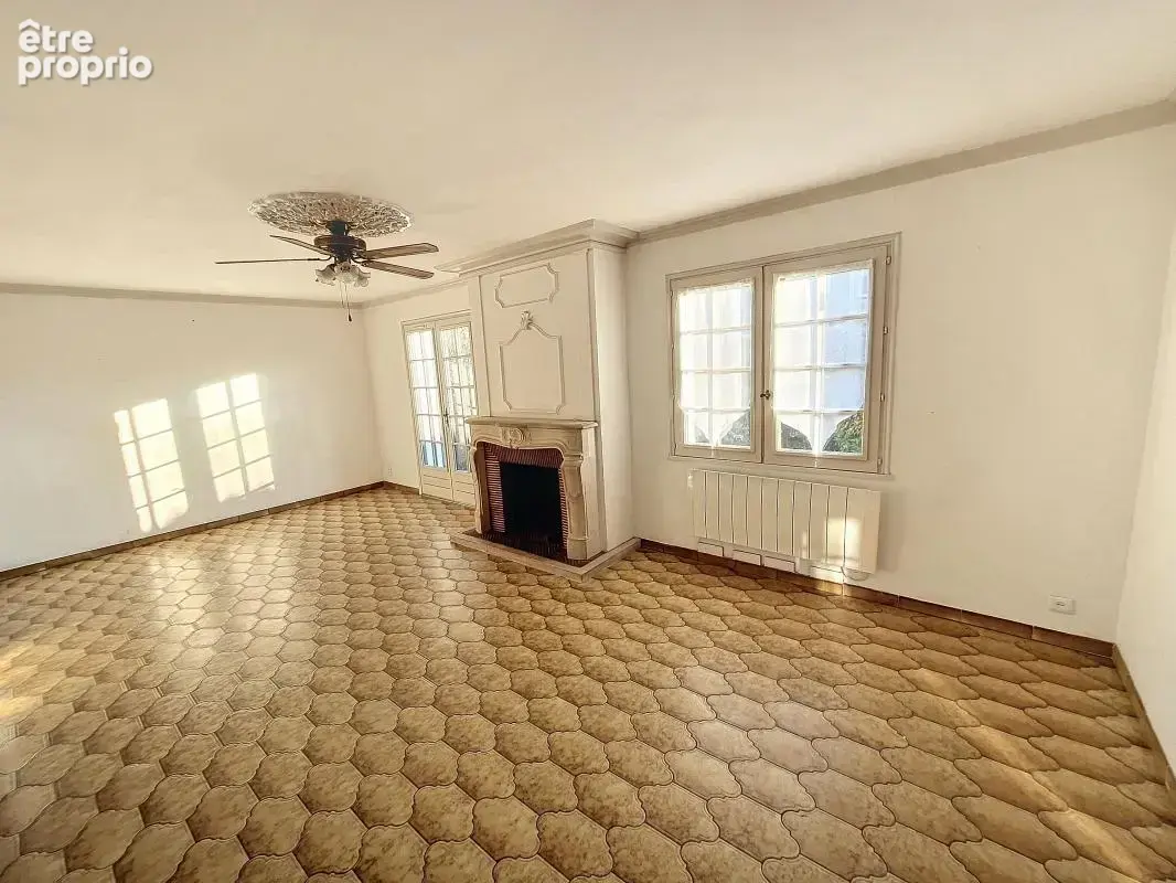 A SAISIR -  Maison de caractère avec grand volume ! - photo 3
