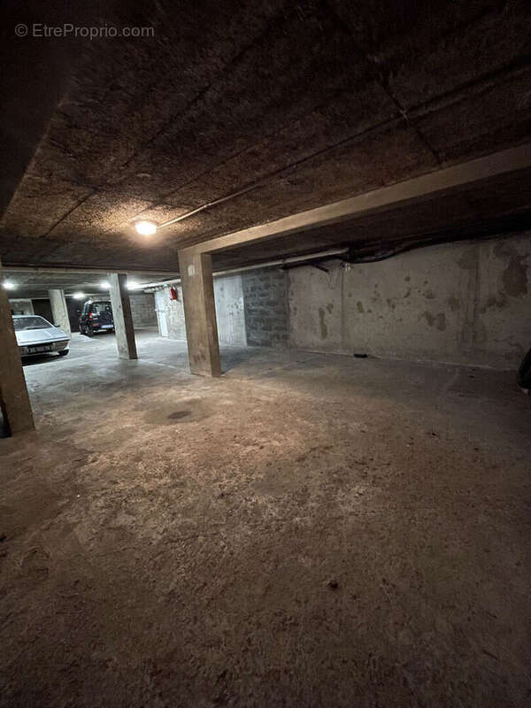 Parking à PARIS-15E