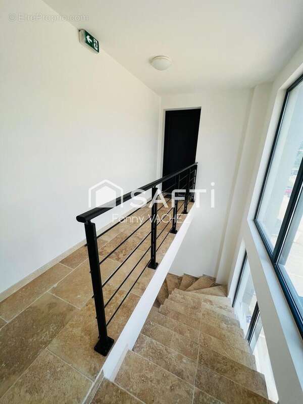 Photo 2 - Commerce à MONTAUROUX