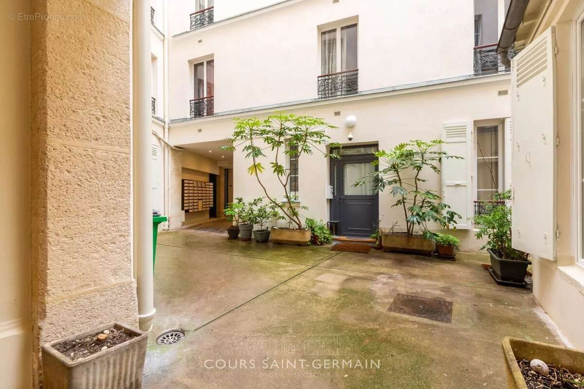 Appartement à PARIS-18E