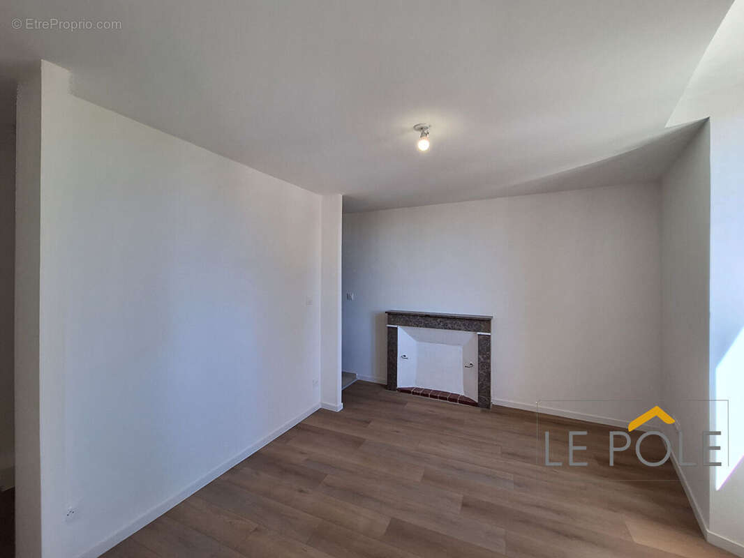 Appartement à SUZE-LA-ROUSSE